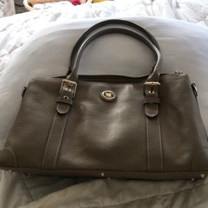 Formerly loved Dooney and Bourke purse. Dust bag included. Great condition!